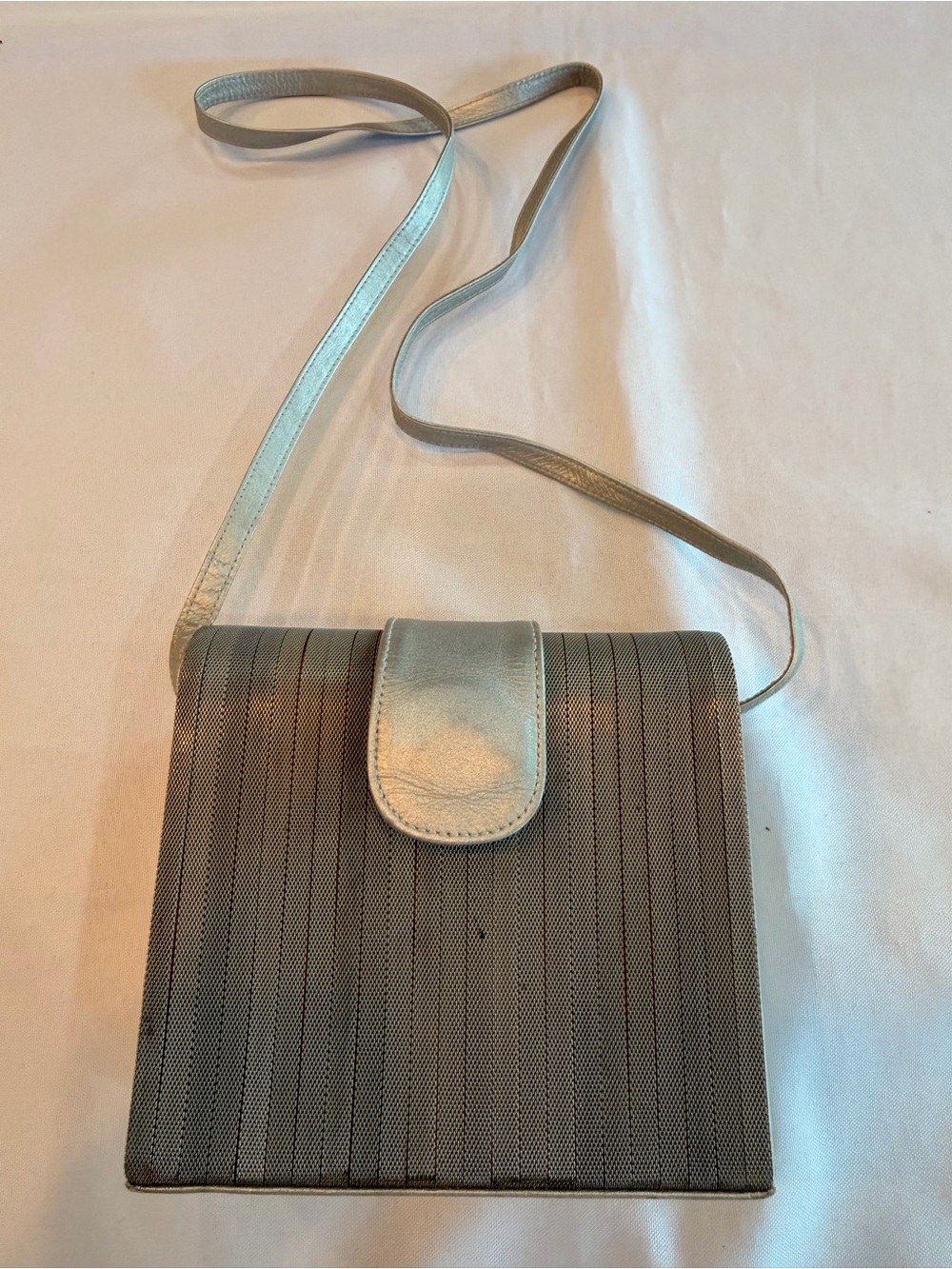 Vintage Stuart Weitzman Silver-Tone Metallic Structured Square Crossbody Bag